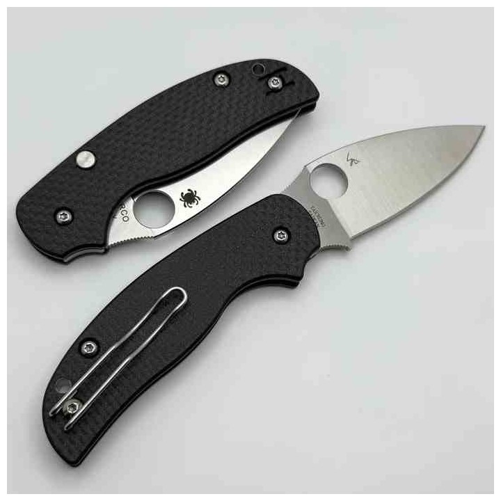 Couteau Spyderco Sage 6 Button Compression Manche FCarbone/G10 Lame Acier CPM-S30V Clip SC123CFBCLP - Livraison Gratuite