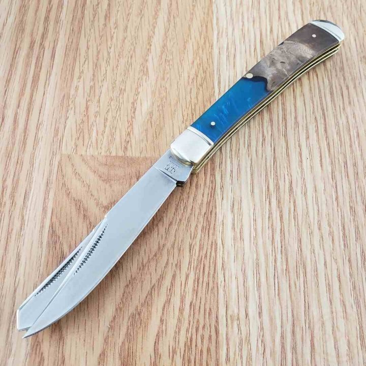 Couteau Rough Rider Pandora Swirl Trapper Lames Clip Point Spey Acier 440 Manche Bois et Résine RR2656 -  Livraison Gratuite