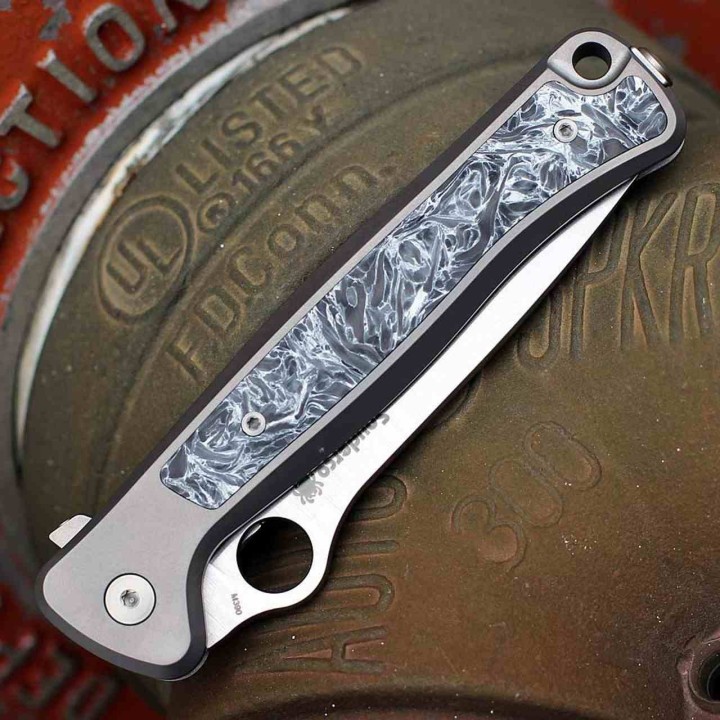 Couteau Spyderco Slym RIL Lame Acier M390 Manche Titane & FatCarbon Dark Matter Framelock Italy SC271TIP - Livraison Gratuite