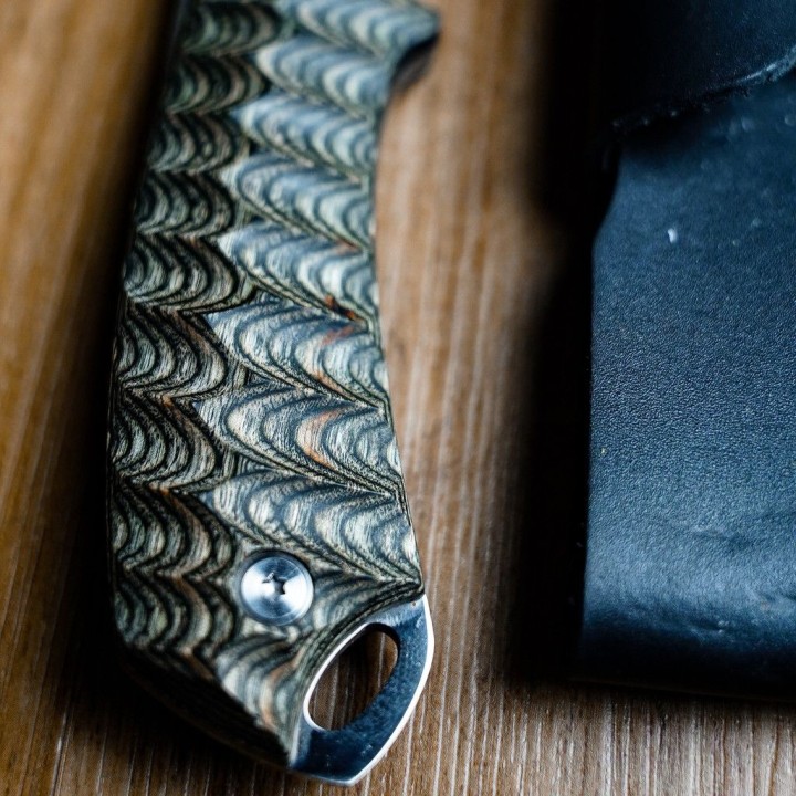 Couteau Bushcraft SPIKA Bushmaster Dogtooth Lame Acier D2 Manche Pakkawood Etui Cuir SPIKBUFB100 - Livraison Gratuite
