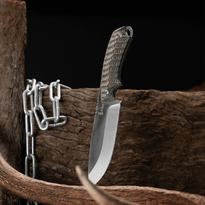Couteau Bushcraft SPIKA Bushmaster Dogtooth Lame Acier D2 Manche Pakkawood Etui Cuir SPIKBUFB100 - Livraison Gratuite