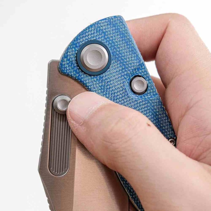 Couteau Vosteed Naga Blue Lame Clip Point Acier S35VN Manche Micarta Top Liner Lock VOSA3901 - Livraison Gratuite