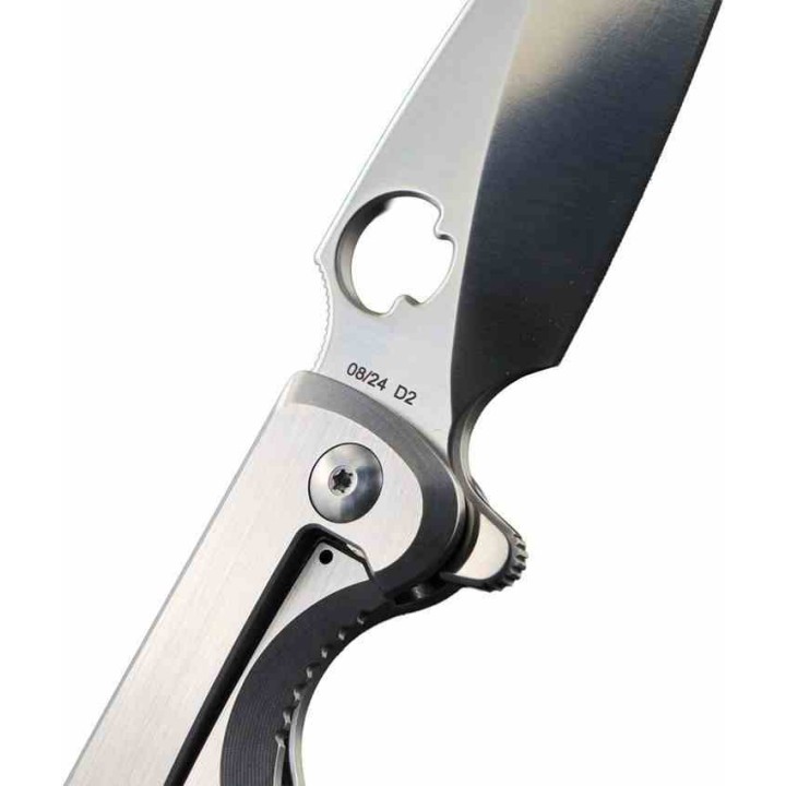 Couteau Daggerr Knives Zhalo Lame Spear Point Acier D2 Satin Manche Acier Inox Frame Lock Clip DGRF22FSS - Livraison Gratuite