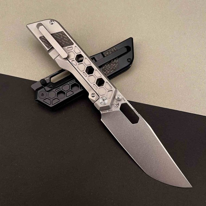 Couteau Artisan Cutlery Beest Lame Acier S35VN SW Manche Titane/Fibre Carbone Frame Lock ATZ1878GGY - Livraison Gratuite