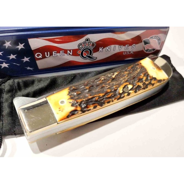 Couteau Queen USA Trapper Lames Acier Carbone 1095 Manche Corne de Daim Linerlock Boite Métal USA QGSH206L - Livraison Gratuite