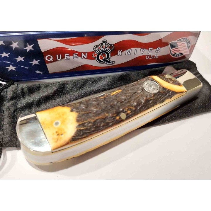 Couteau Queen USA Trapper Lames Acier Carbone 1095 Manche Corne de Daim Linerlock Boite Métal USA QGSH206L - Livraison Gratuite