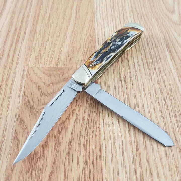 Couteau Rough Ryder Trapper Cinnamon Bone Stag 2 Lames Acier Carbone Poignée Os Cerfé Slipjoint RR2420 - Livraison Gratuite