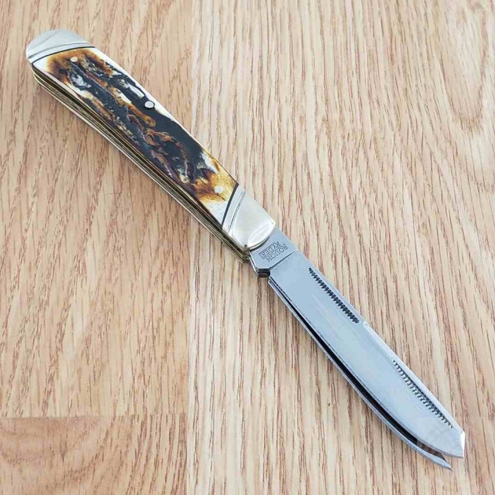 Couteau Rough Ryder Trapper Cinnamon Bone Stag 2 Lames Acier Carbone Poignée Os Cerfé Slipjoint RR2420 - Livraison Gratuite