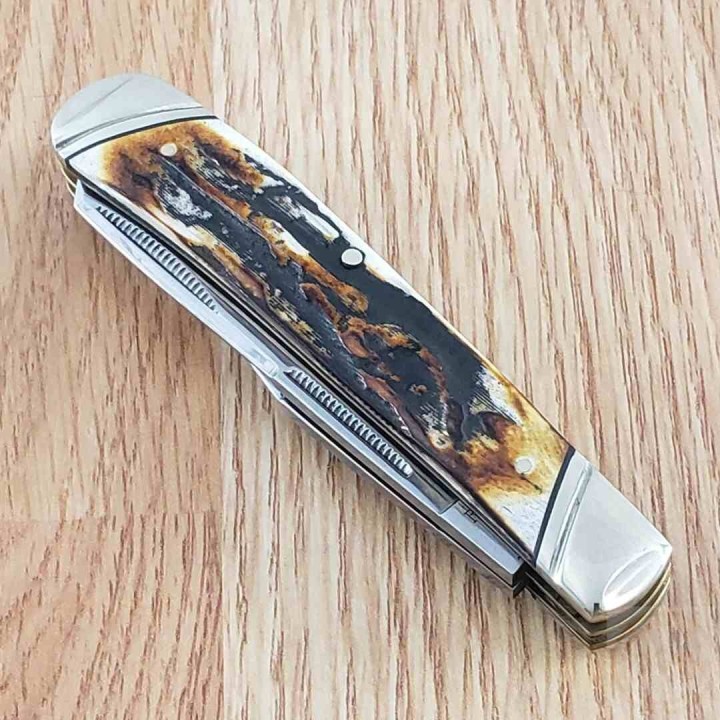 Couteau Rough Ryder Trapper Cinnamon Bone Stag 2 Lames Acier Carbone Poignée Os Cerfé Slipjoint RR2420 - Livraison Gratuite