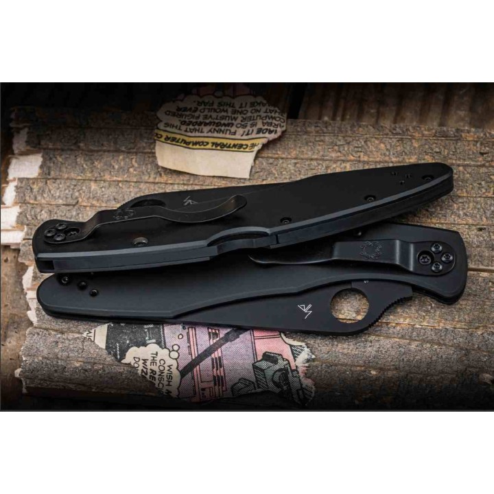 Couteau Spyderco Police Black Lame Acier VG10 Manche Acier Inox Noir Lockback Made Japan SC07BKP - Livraison Gratuite