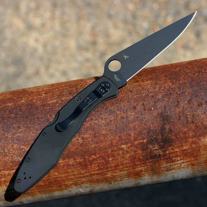 Couteau Spyderco Police Black Lame Acier VG10 Manche Acier Inox Noir Lockback Made Japan SC07BKP - Livraison Gratuite