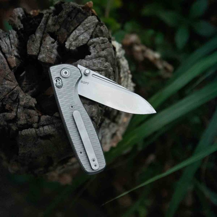 Couteau Kubey Bluff Lame Acier M390 Manche Titane Gris Crossbar Lock KUB383F - Livraison Gratuite