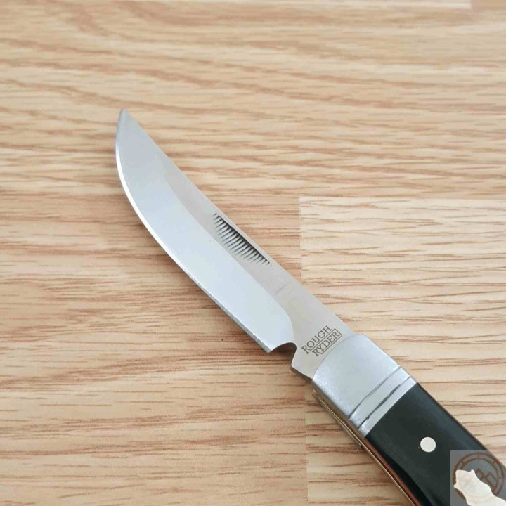 Couteau Rough Ryder Large Bow Trapper Lame Acier Inoxydable Manche Black Micarta Slip Joint RR2456 - Livraison Gratuite