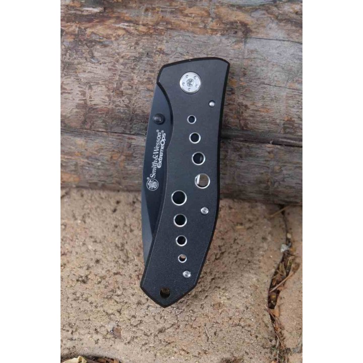 Couteau Smith&Wesson Extreme Ops Lame Acier Inox Manche Alu Noir Linerlock Clip SWA10CP - Livraison Gratuite