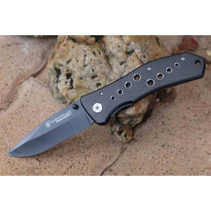 Couteau Smith&Wesson Extreme Ops Lame Acier Inox Manche Alu Noir Linerlock Clip SWA10CP - Livraison Gratuite