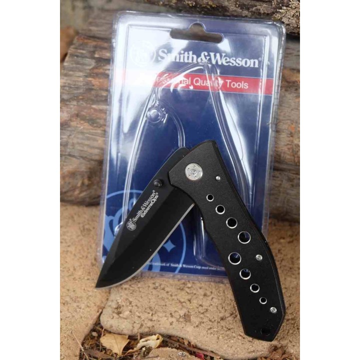 Couteau Smith&Wesson Extreme Ops Lame Acier Inox Manche Alu Noir Linerlock Clip SWA10CP - Livraison Gratuite