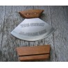 Couteau D'Esquineau Inuit ULU Lame Acier 440 Manche Bois Socle Bois RR851 - Livraison Gratuite