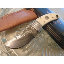 Couteau Old Forge Stubby Skinner Lame Damas 256 Couches Manche Os Etui Cuir OF037 - Livraison Gratuite