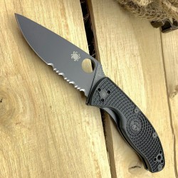 Couteau Spyderco Tenacious Black Lame Acier 8Cr13MoV Serr Manche FRN Linerlock Clip SC122PSBBK - Livraison Gratuite