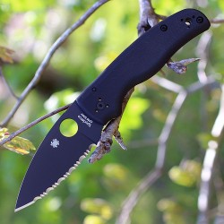 Couteau Spyderco Shaman Serrated Lame Acier CPM-S30V Manche G-10 Made USA SC229GSBK - Livraison Gratuite