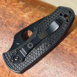 Couteau Spyderco Ambitious Black Lame Acier 8Cr13MoV Serr Manche FRN Linerlock Clip SC148SBBK - Livraison Gratuite