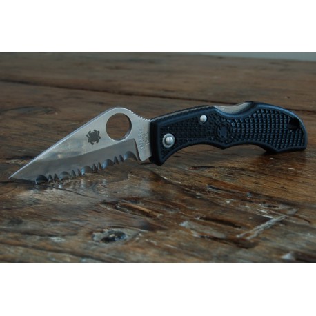 COUTEAU Spyderco Ladybug 3 Black FRN SpyderEdge LBKS3 - Spyderco Ladybug 3 FRN Serrated Knife SCLBKS3 