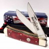 Couteau Queen USA Trapper Lames Acier Carbone 1095 Manche Os Rouge Made in USA Boite Métal QRSB206L - Livraison Gratuite