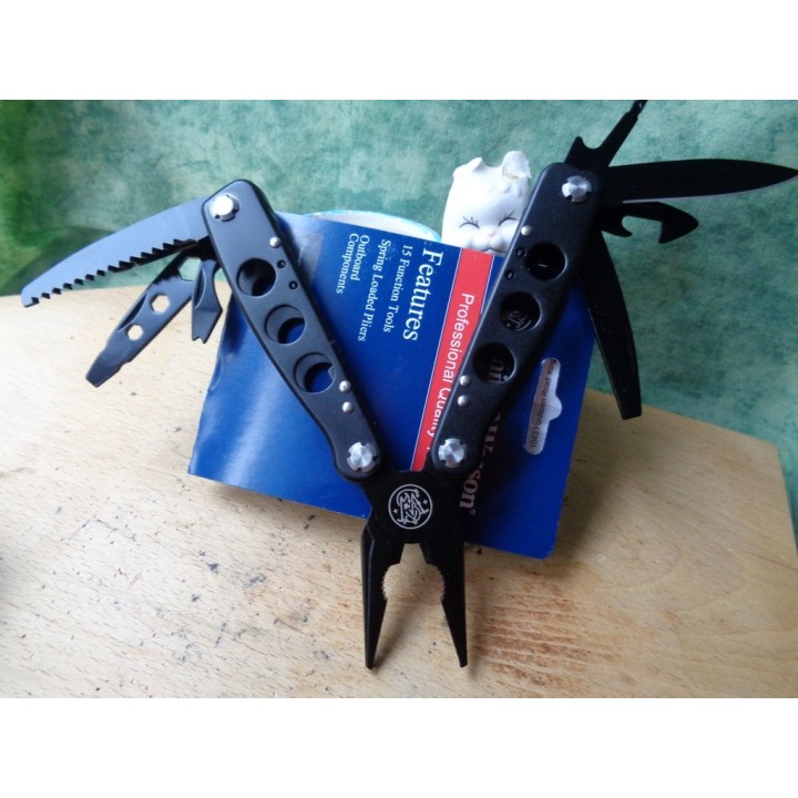 Pince Outil Multifonction Smith&Wesson Multitool Acier Lames Tournevis Etui Nylon SWMT1CP - Livraison Gratuite