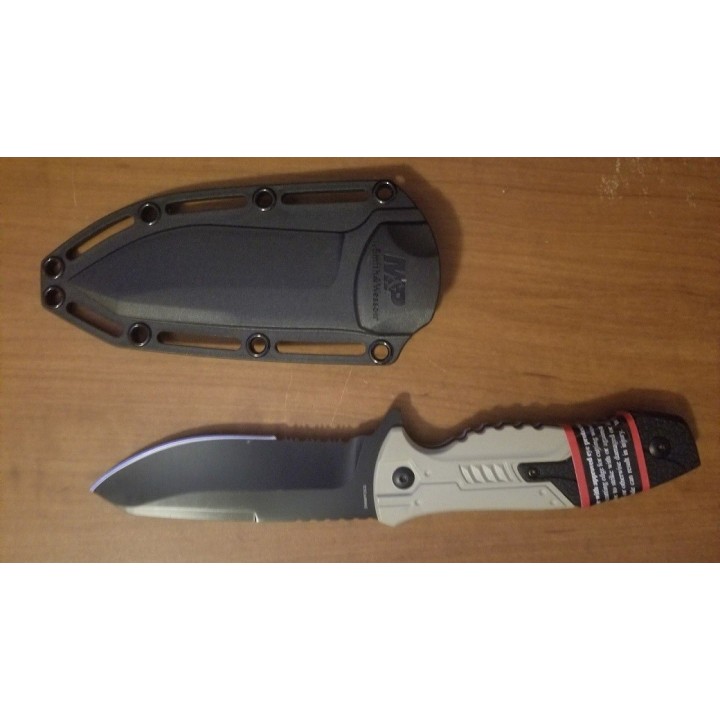 Couteau Tactical Smith&Wesson M&P Lame Acier 8Cr13MoV Manche Aluminium Etui Thermoplastic SWMPF2CS - Livraison Gratuite