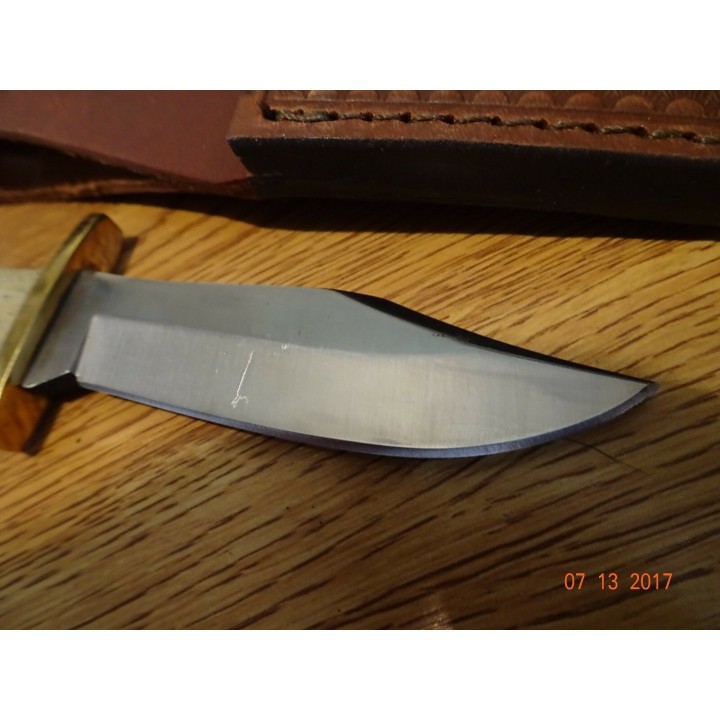 Couteau Bear & Son Baby Bowie Lame Acier 440  Manche Os Etui Cuir Made In USA BCWSB0012 - Livraison Gratuite