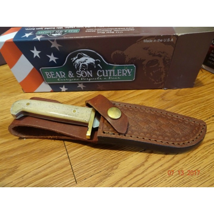 Couteau Bear & Son Baby Bowie Lame Acier 440  Manche Os Etui Cuir Made In USA BCWSB0012 - Livraison Gratuite