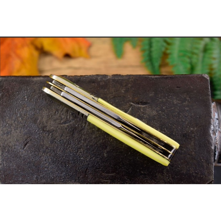 Couteau Rough Rider Barlow Classic Carbon Manche Jaune Synthétique 2 Lames Carbone RR2040 - Livraison Gratuite