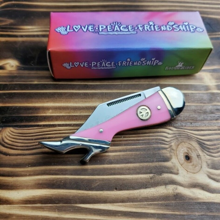 RR1376 Couteau Forme de Jambe de Femme Rough Rider Love Peace Lame Acier 440 - Livraison Gratuite