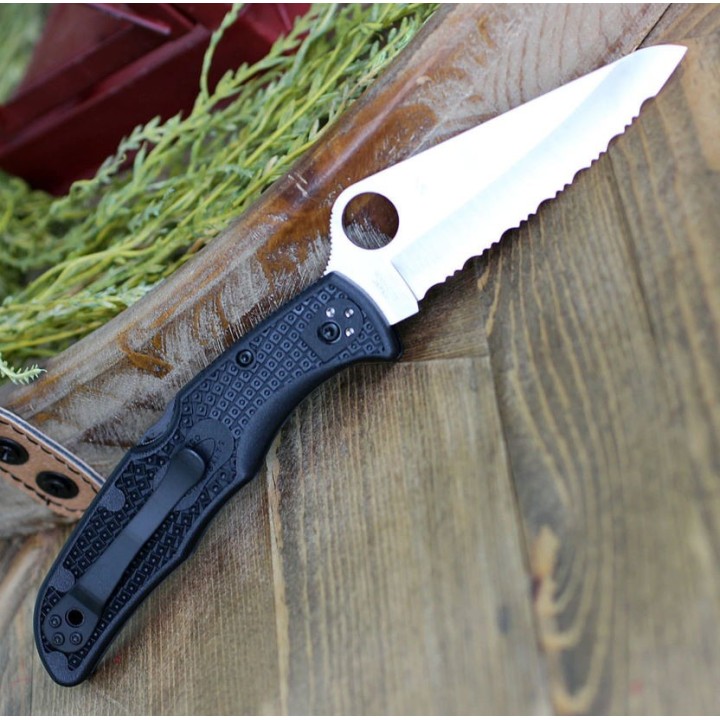 Couteau Spyderco Pacific Salt 2 Lame Acier H1 Serratd Manche FRN Lockback Japan SC91SBK2 - Livraison Gratuite