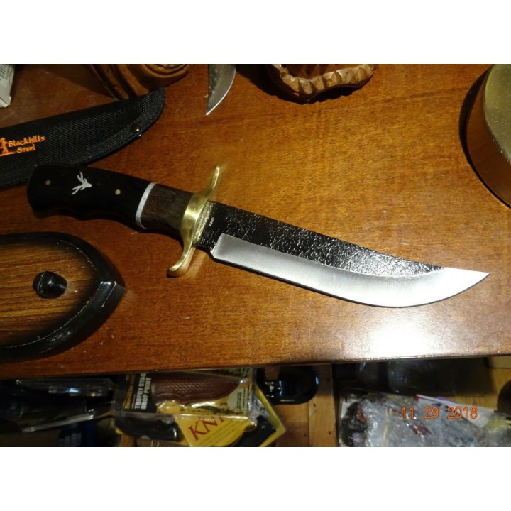 FBKH204D Couteau Frost Cutlery Black Hills Bush Master Lame Acier Inox Manche Bois Etui Nylon - Livraison Gratuite