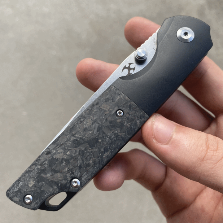 Couteau Warrior Black Titanium/CFiber Lame Acier S35VN Ball Bearing Framelock Clip K1005T1 - Livraison Gratuite