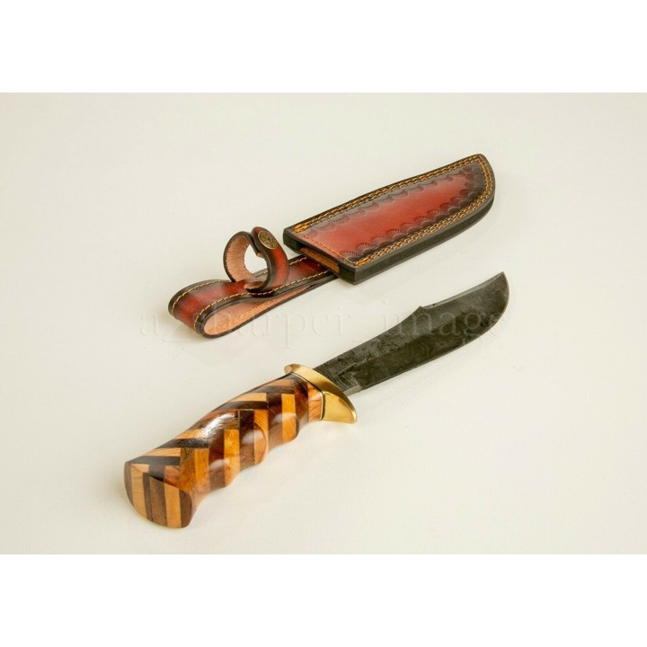 DM1220 Couteau de Chasse Damas 256 Couches Manche Bois Olivier/Noyer Etui Cuir - Livraison Gratuite