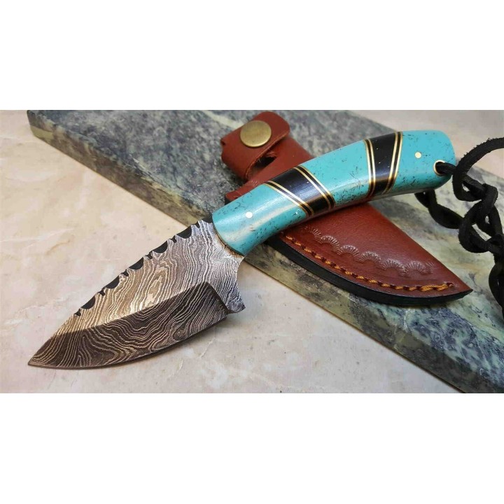 DM1233TR Couteau Skinner Damas 256 Couches Manche Turquoise Etui Cuir - Livraison Gratuite