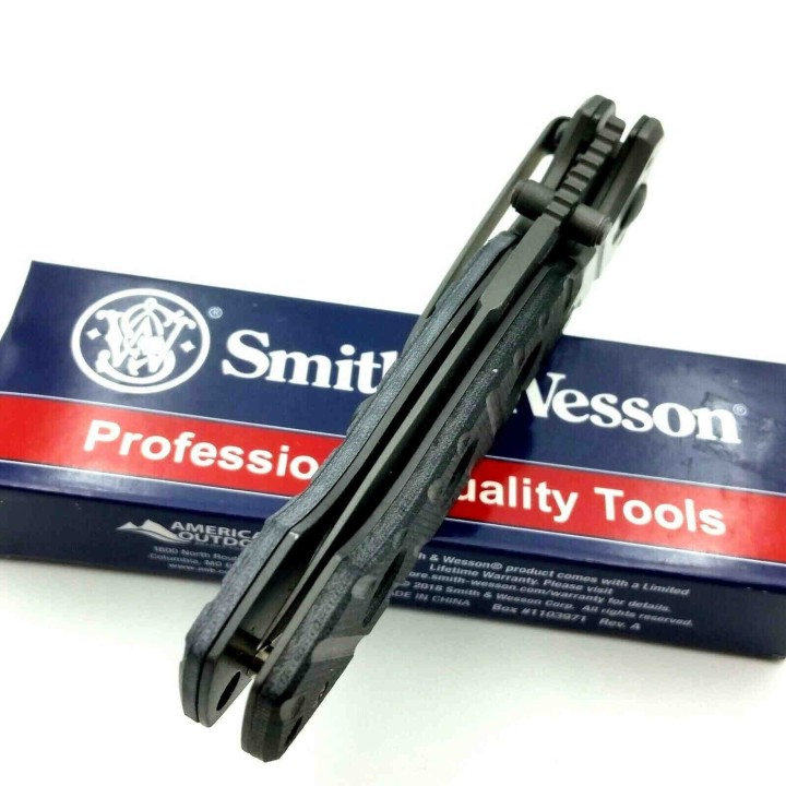 Couteau Smith&Wesson Lame Acier 8Cr13MoV Serr Manche Black G-10 Linerlock SW1100062 - Livraison Gratuite