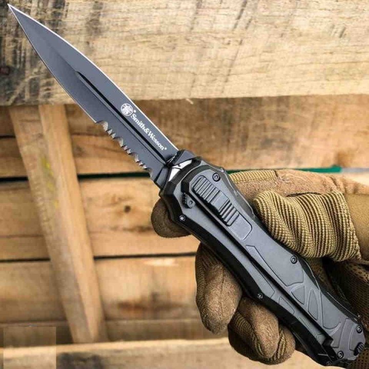 Couteau Automatique OTF Smith&Wesson Lame Acier AUS-8 Serr Manche Aluminium SWOTF9BS - Livraison Gratuite