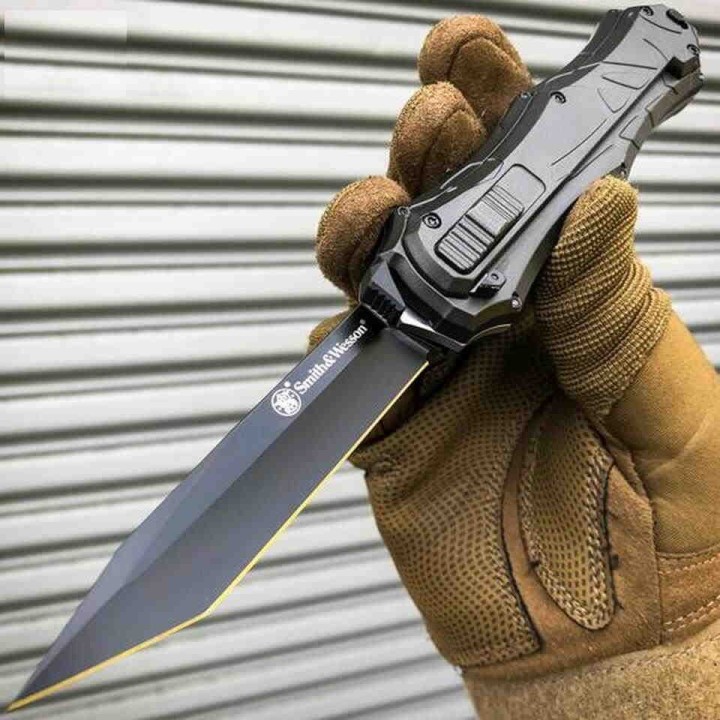 Couteau Automatique OTF Smith&Wesson Tanto Lame Acier AUS-8 Manche Aluminium SWOTF9TB - Livraison Gratuite