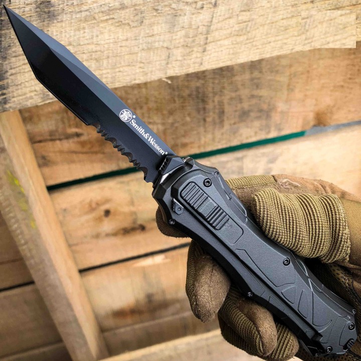 Couteau Automatique OTF Smith&Wesson Tanto Lame Acier AUS-8 Serr Manche Aluminium SWOTF9TBS - Livraison Gratuite