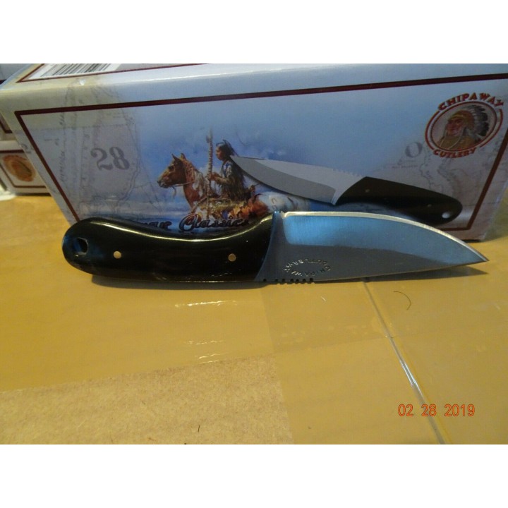 Couteau Skinner Buffalo Horn Lame Acier Inox Manche Corne Etui Nylon Frost Cutlery FCW007BH - Livraison Gratuite