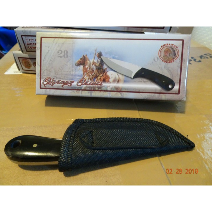 Couteau Skinner Buffalo Horn Lame Acier Inox Manche Corne Etui Nylon Frost Cutlery FCW007BH - Livraison Gratuite