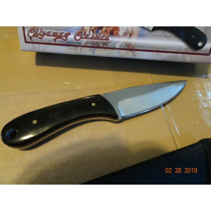 Couteau Skinner Buffalo Horn Lame Acier Inox Manche Corne Etui Nylon Frost Cutlery FCW007BH - Livraison Gratuite