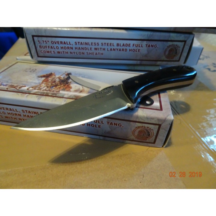 Couteau Skinner Buffalo Horn Lame Acier Inox Manche Corne Etui Nylon Frost Cutlery FCW007BH - Livraison Gratuite