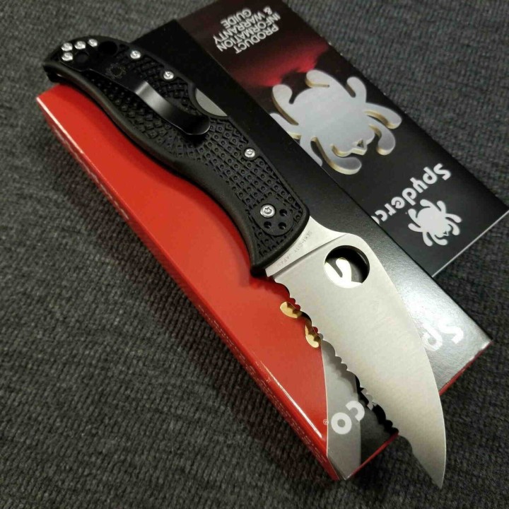 Couteau Spyderco RockJumper Lame Acier VG10 Serr Manche FRN Lockback Japan SC254SBK - Livraison Gratuite