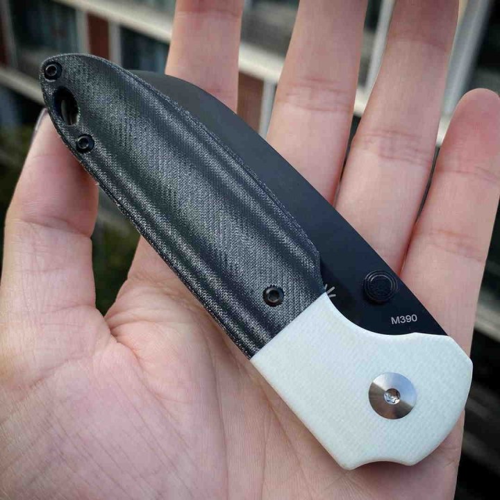 Couteau Kizer Deviant Black Lame Acier M390 Manche Micarta/G10 IKBS Linerlock Clip KIV3575A2 - Livraison Gratuite