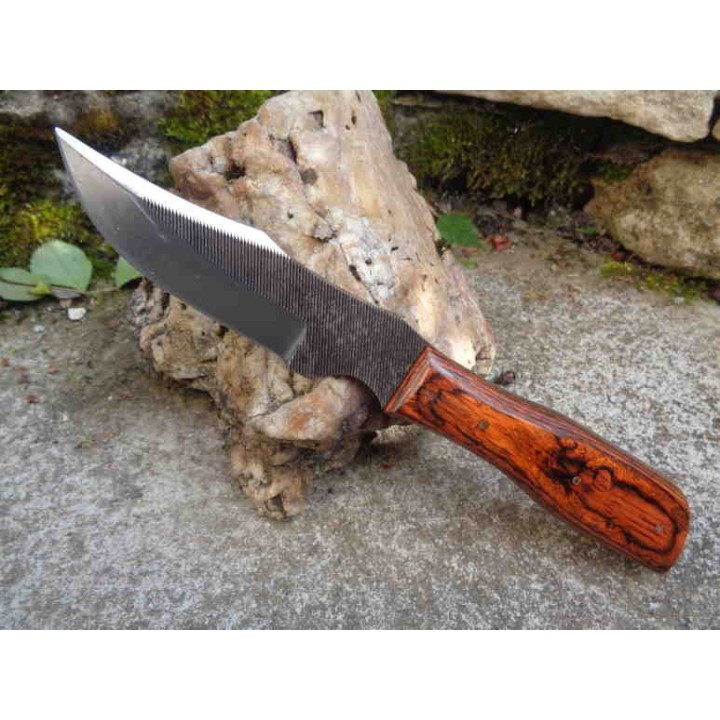 Couteau Bushcraft Skinner Lame de Scie Manche Bois Etui CUir Fabrication Artisanale SM0016 - Livraison Gratuite