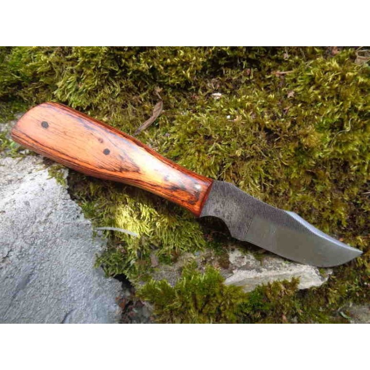 Couteau Bushcraft Skinner Lame de Scie Manche Bois Etui CUir Fabrication Artisanale SM0016 - Livraison Gratuite